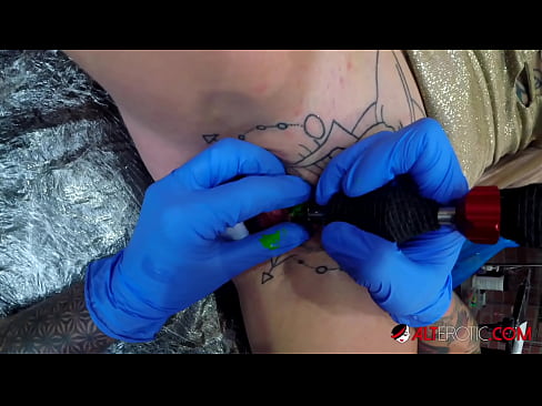 ❤️ Ekstrèmman tatoue hottie Sully Savage te fè yon tatoo sou klitoris li ❌ Videyo fuck nan ht.passiveincome1.ru ❌