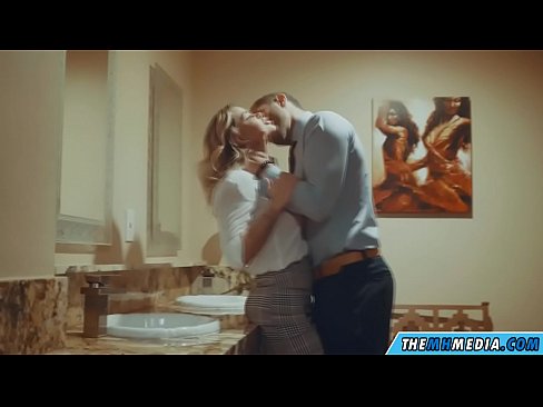 ❤️ Lè yon blond bèl sedui ou nan yon twalèt piblik ❌ Videyo fuck nan ht.passiveincome1.ru ❌